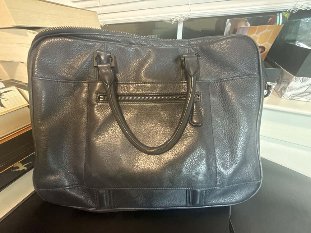 Ted Baker London navy Leather Double Compartment Laptop Briefcase

Missing strap